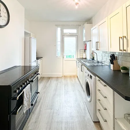 Apartment Contractor - Business - Relocating Families